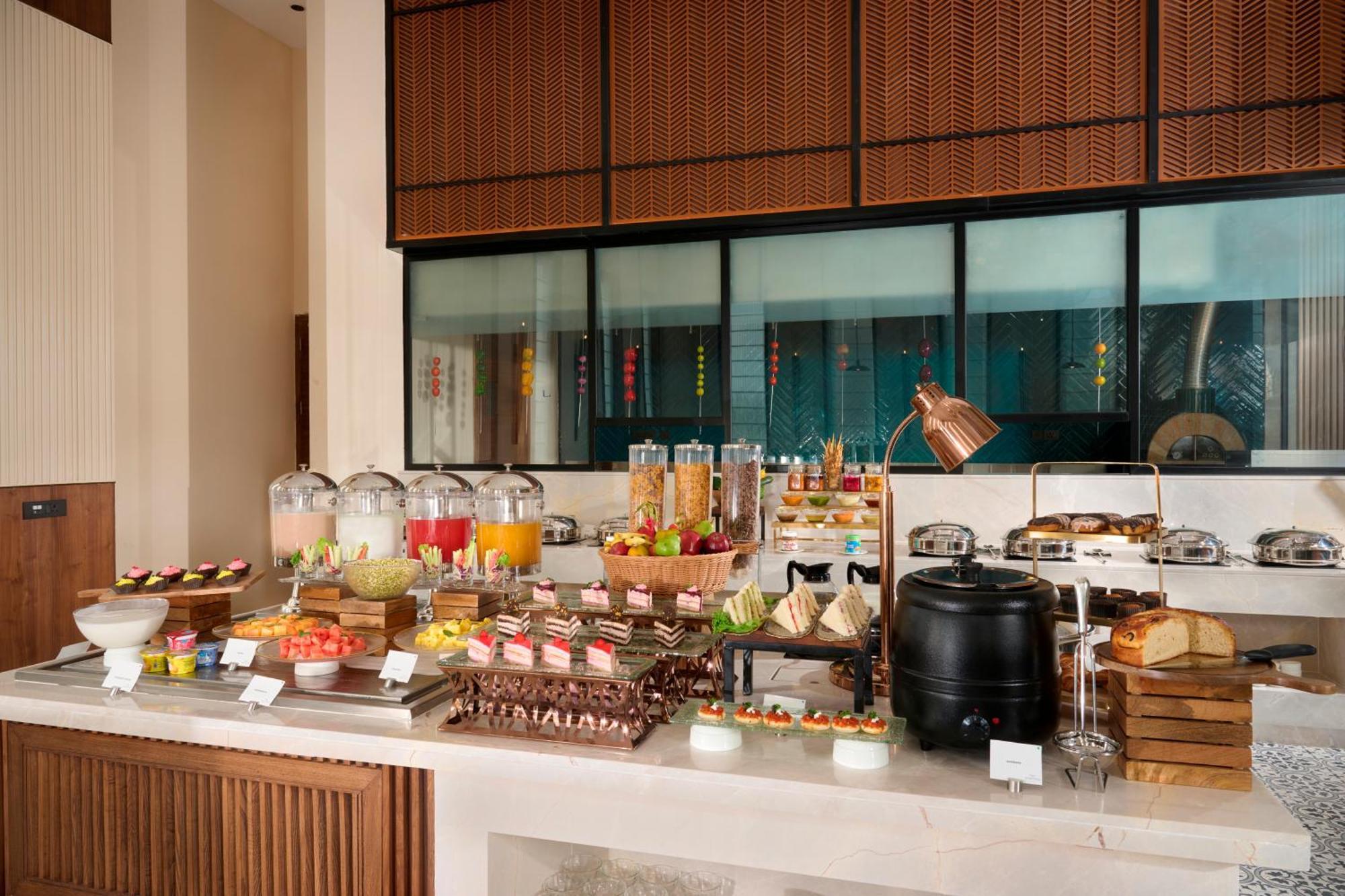 Iris Sarovar Portico Gurgaon Exteriör bild