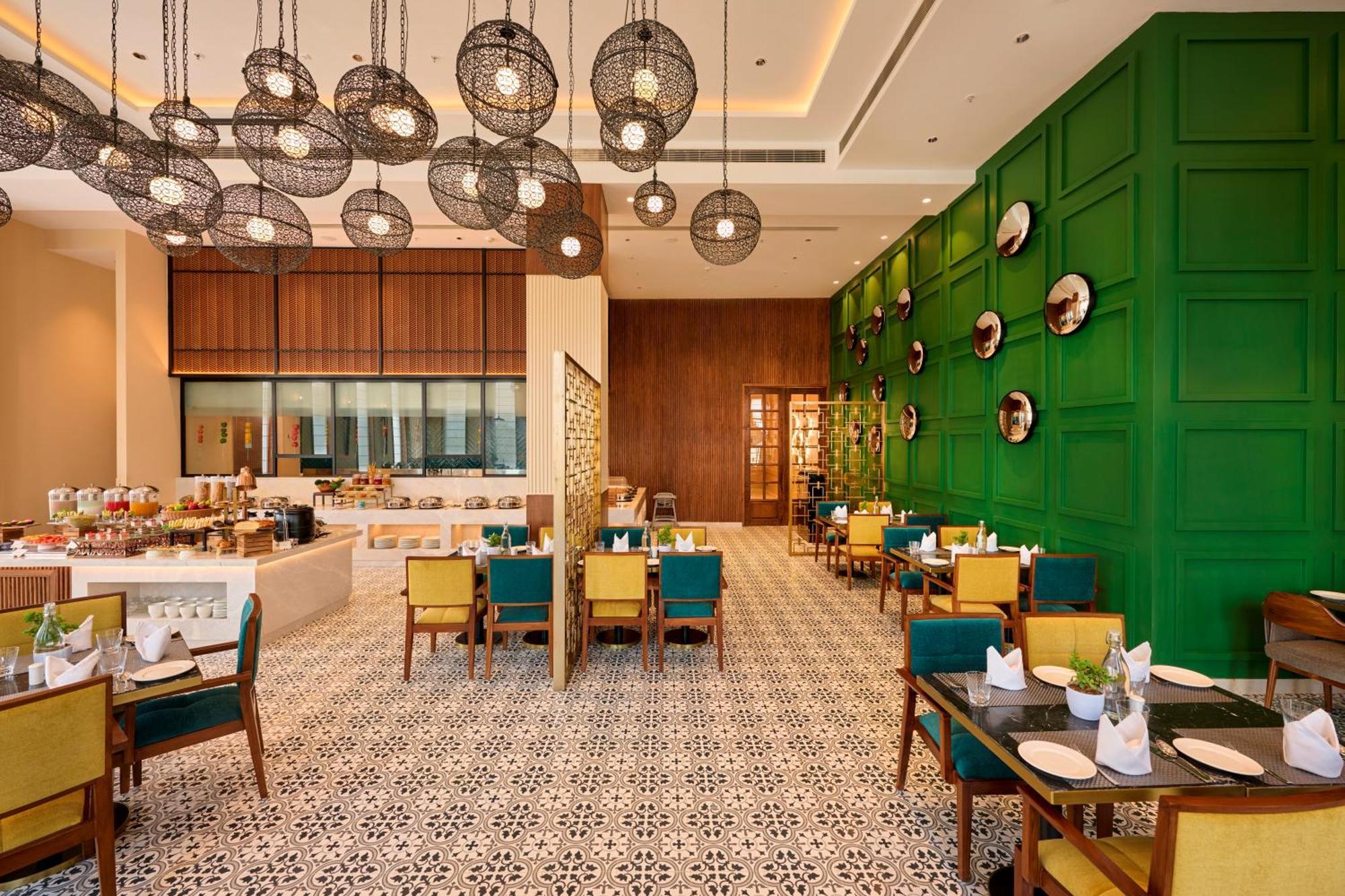 Iris Sarovar Portico Gurgaon Exteriör bild