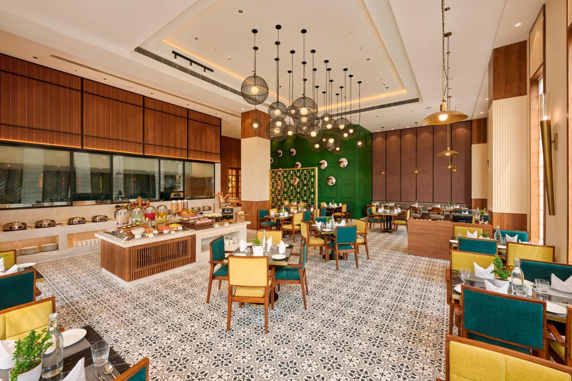 Iris Sarovar Portico Gurgaon Exteriör bild