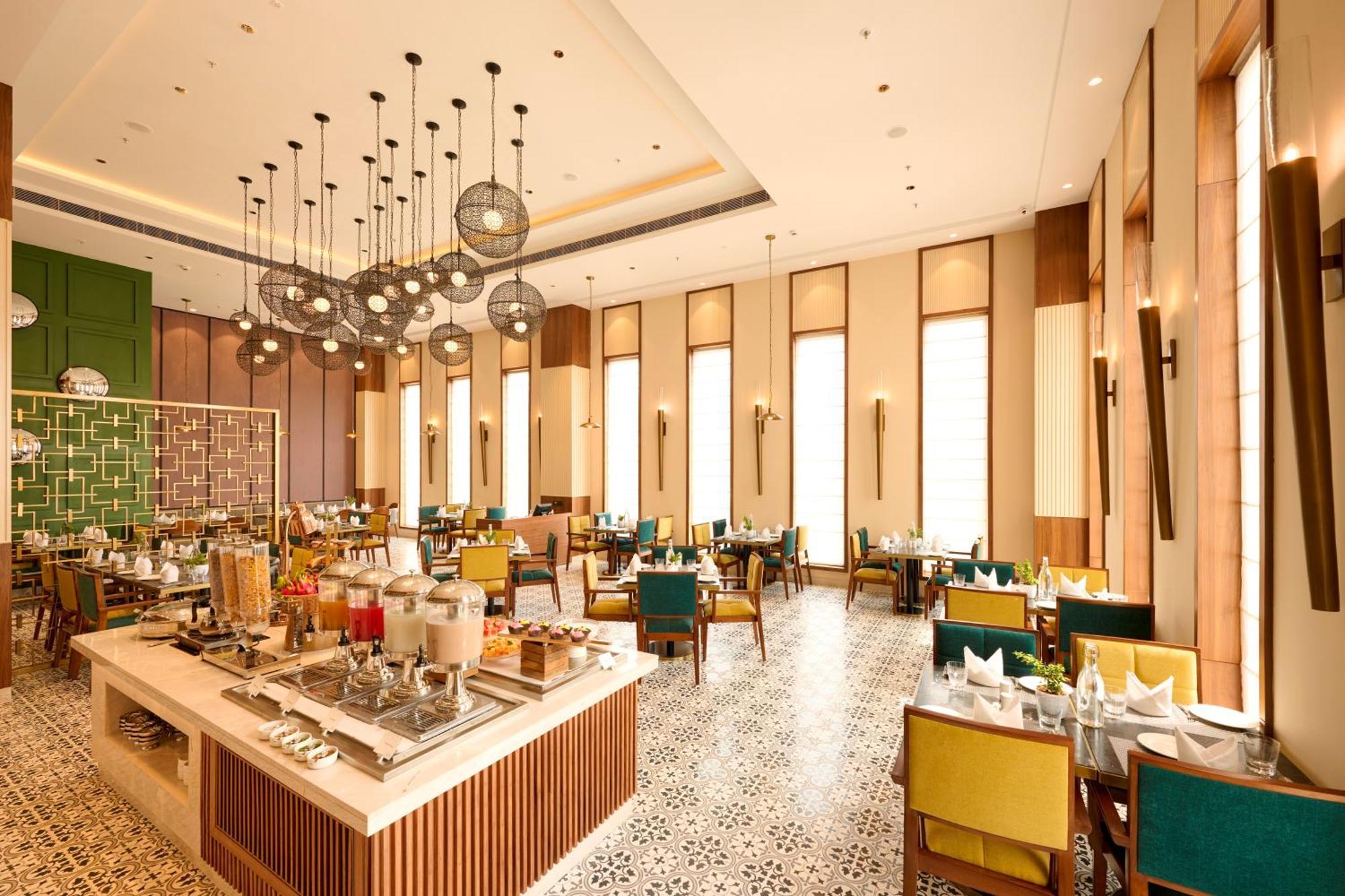 Iris Sarovar Portico Gurgaon Exteriör bild