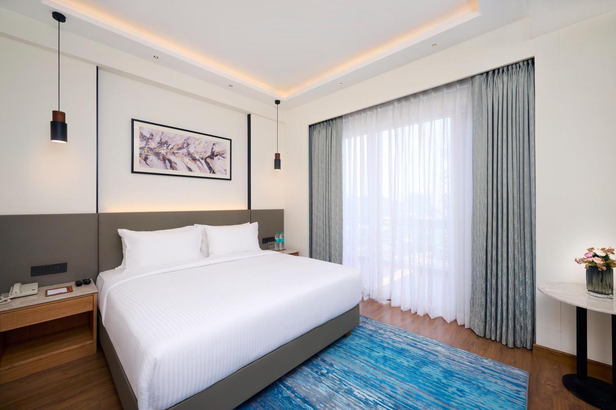 Iris Sarovar Portico Gurgaon Exteriör bild