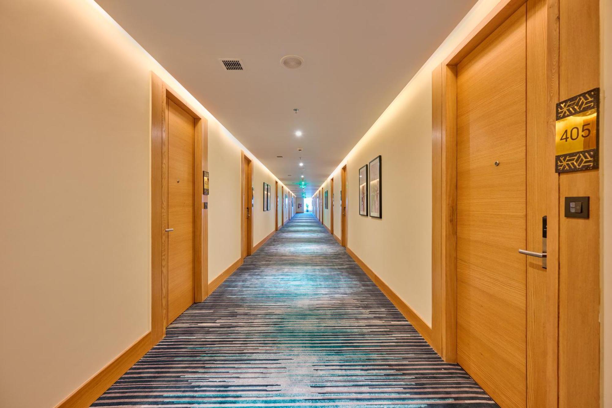 Iris Sarovar Portico Gurgaon Exteriör bild