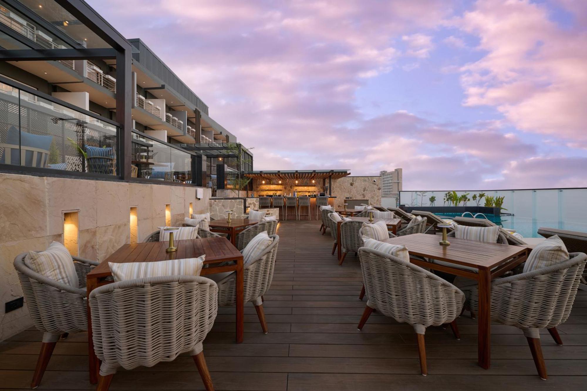 Iris Sarovar Portico Gurgaon Exteriör bild