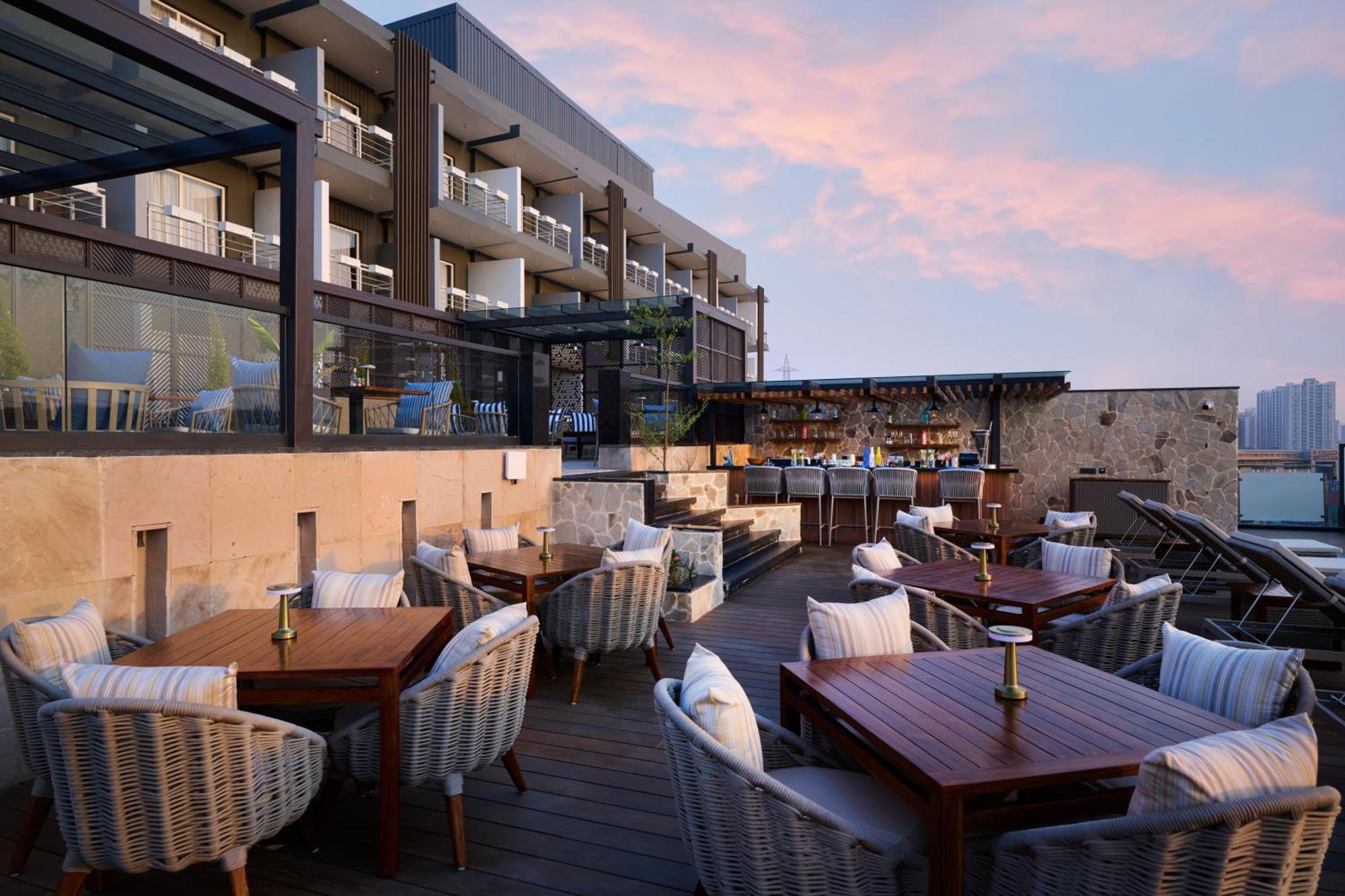 Iris Sarovar Portico Gurgaon Exteriör bild