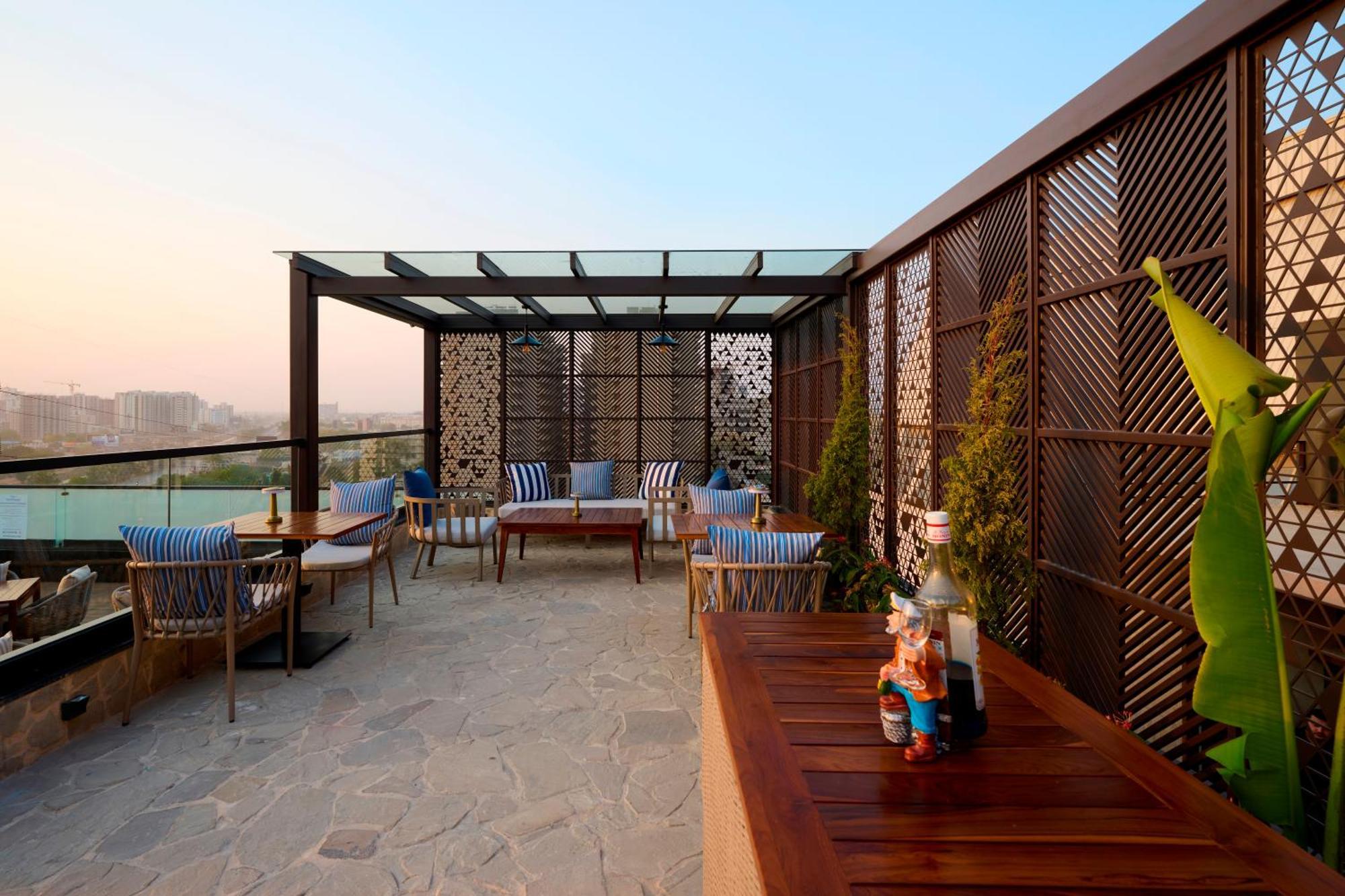 Iris Sarovar Portico Gurgaon Exteriör bild