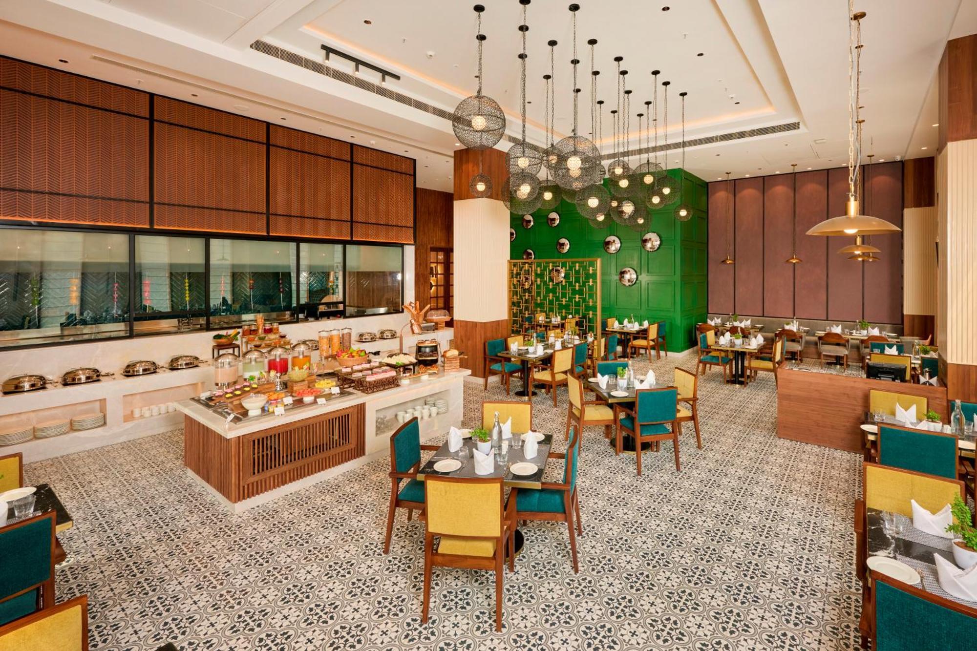 Iris Sarovar Portico Gurgaon Exteriör bild