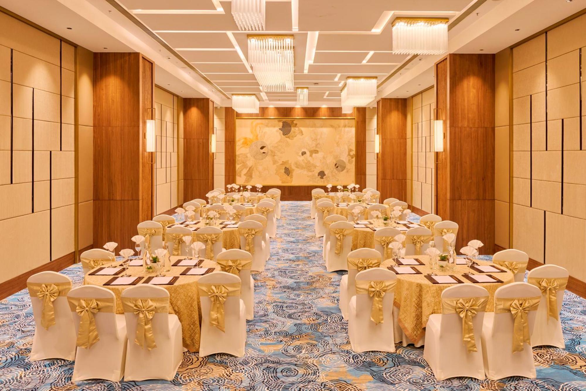 Iris Sarovar Portico Gurgaon Exteriör bild