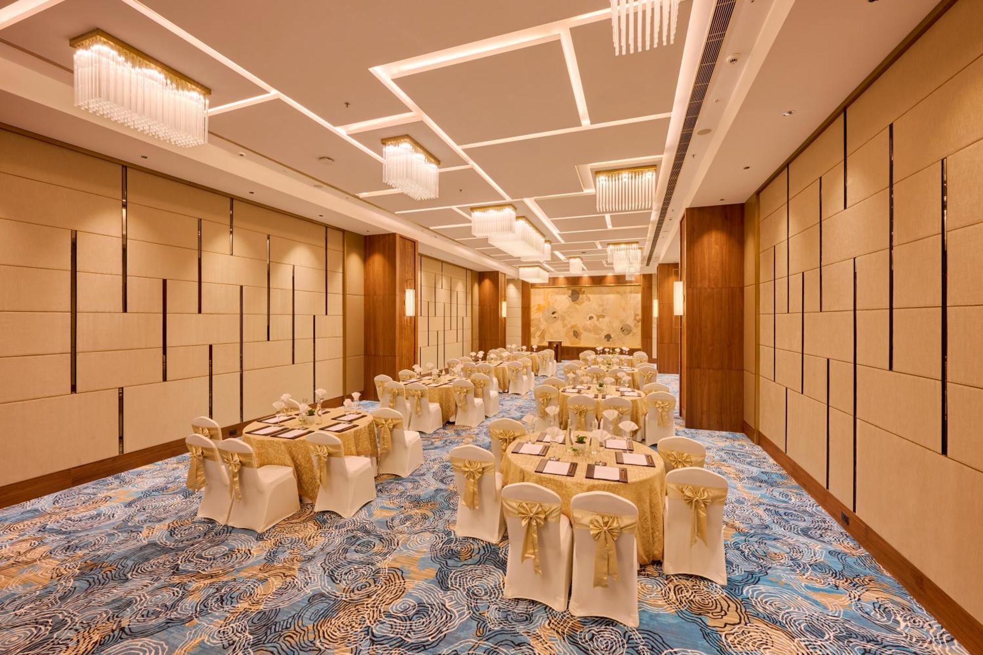 Iris Sarovar Portico Gurgaon Exteriör bild